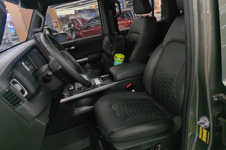 Used 212 T01 2024 2.0T Explorer
