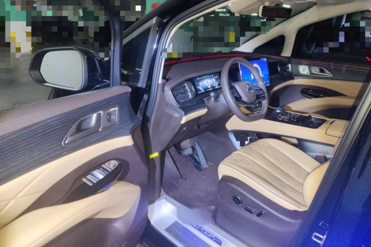 Used Denza D9 2024 DM-i 980 Four-Wheel Drive Prestige Model Interior 3