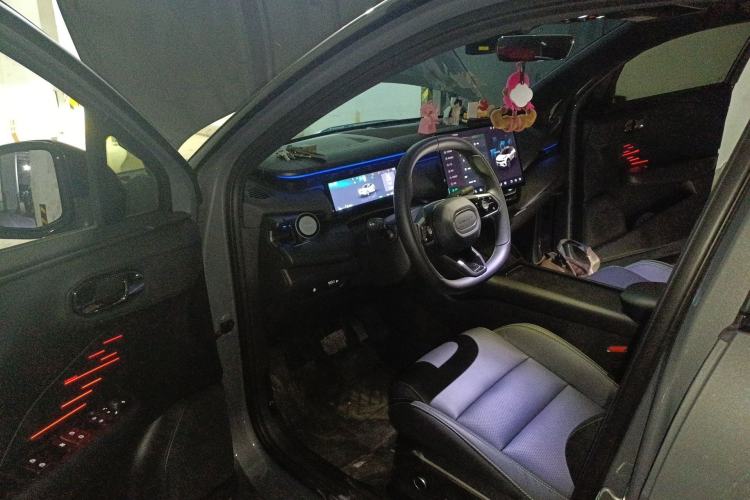 Used Lynk & Co 06 EM-P 2023 EM-P 126 Long-Range Halo Driver Seat