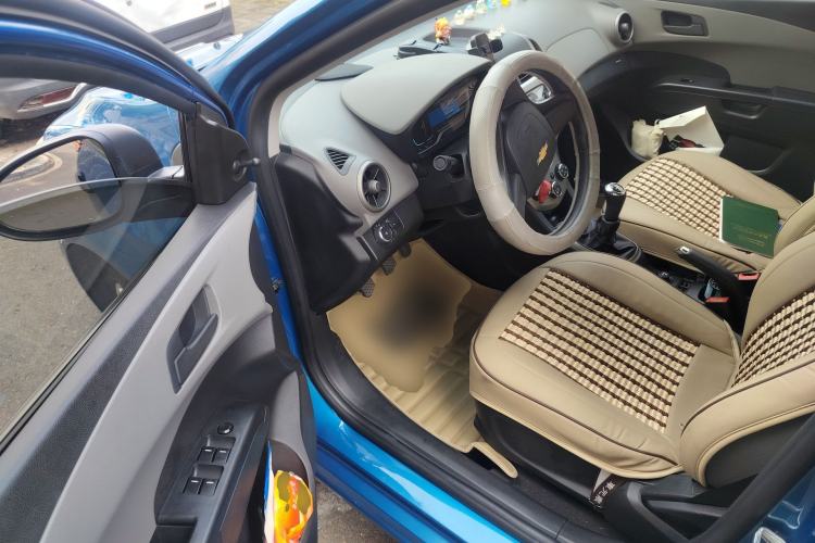 Used Chevrolet Aveo Sonic 2014 Sedan 1.4SL MT Comfort Edition Driver Seat