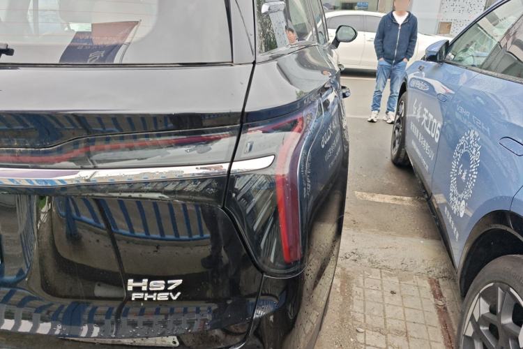 Used Hongqi HS7 PHEV 2025 Model 2.0T PHEV Four-Wheel Drive 2 Million Units Commemorative Edition 6-Seater Right Rear Taillight