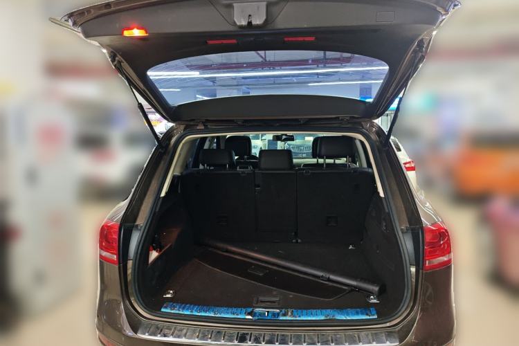 Used Volkswagen Touareg 2011 3.0 TDI Diesel Comfort Version Trunk