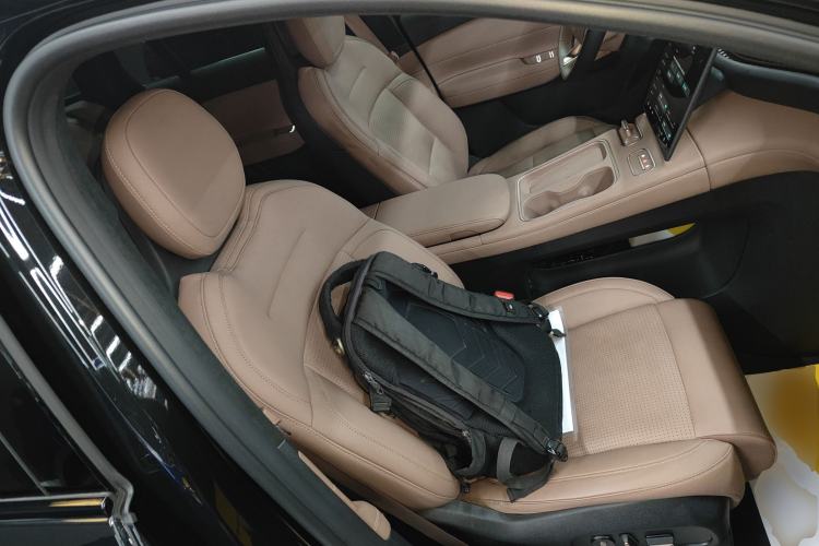 Used Nio ES6 2024 75 kWh Right Front Seat