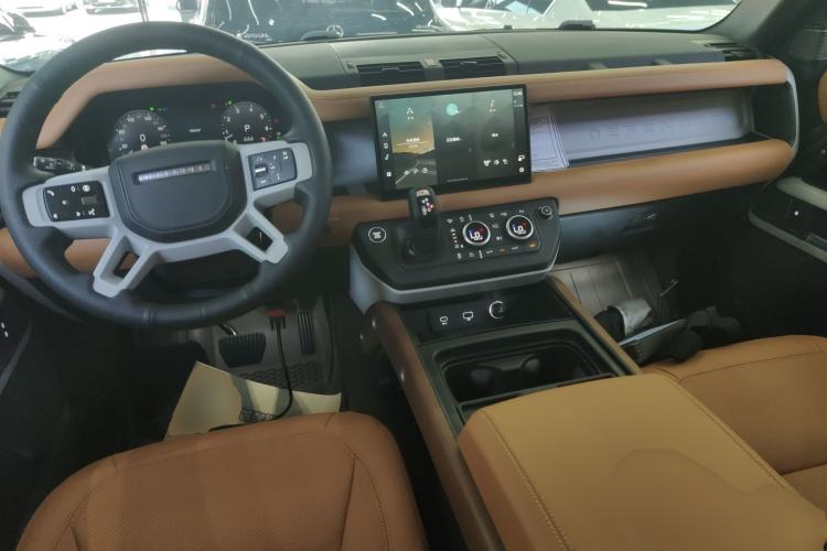 Used Land Rover Defender 2024 110 3.0T P400 Dark Edition Center Console