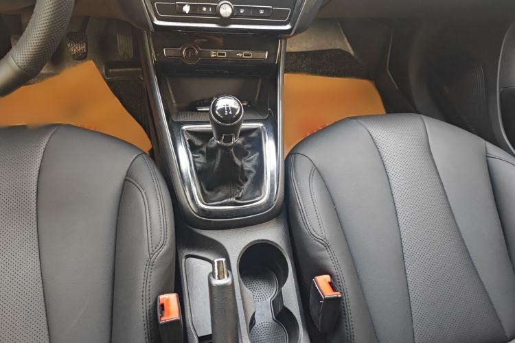 Used Roewe i5 2020 1.5L Manual 4G Connect Leehao Flagship Edition Gear Lever