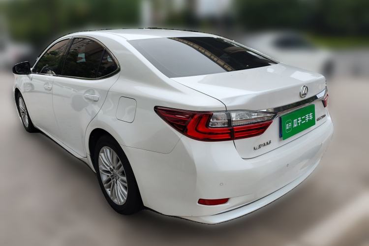 Used Lexus ES 2015 250 Elegant Edition Rear Left 45 Deg