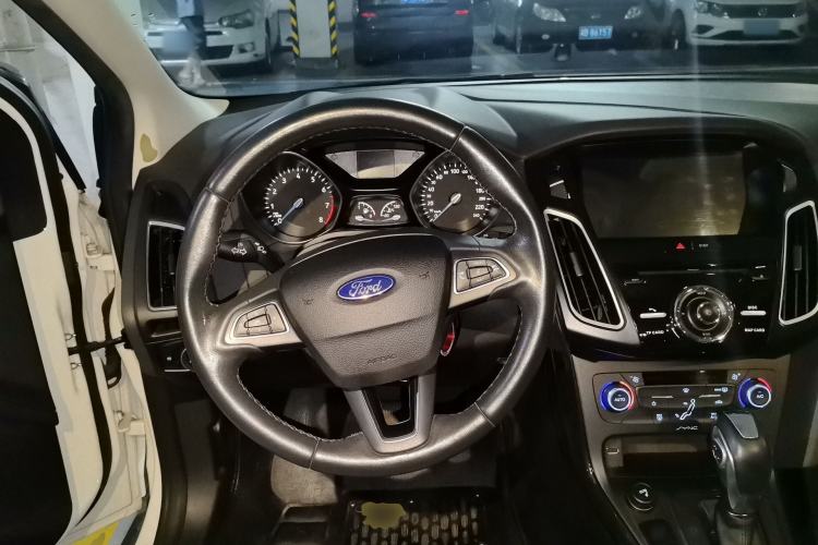 Used Ford Focus 2015 Hatchback EcoBoost 125 Automatic Supreme Style Edition
