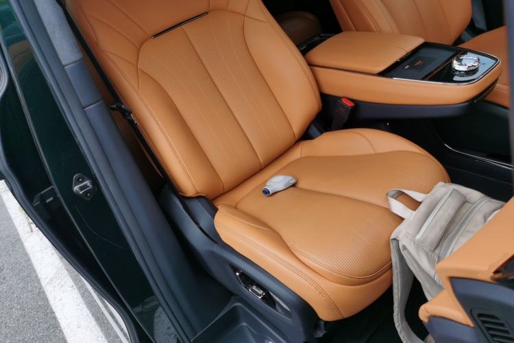 Used Geely Galaxy LEVC L380 2024 140-Degree 6-Seater All-Wheel-Drive Ultra Right Front Seat