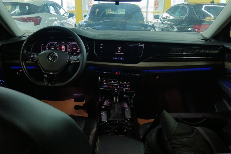 Used Volkswagen Passat 2020 Revised Version 330TSI Luxury Edition China VI Standard