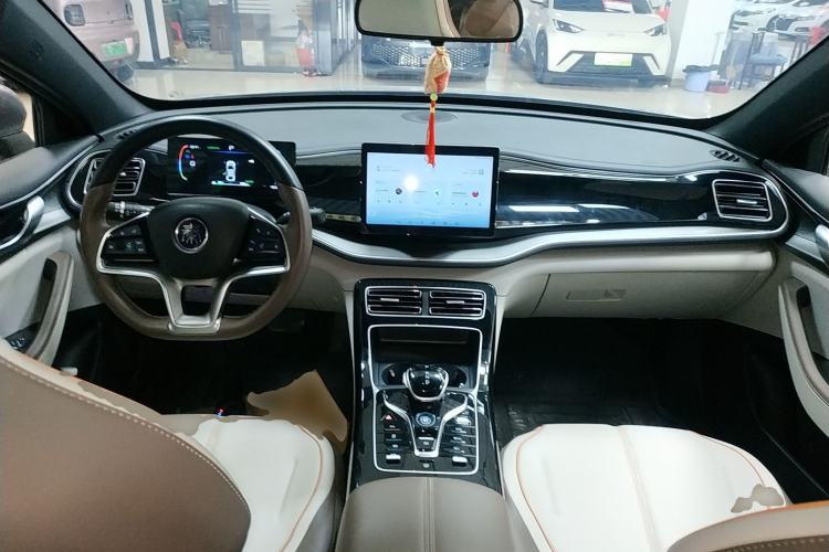 Used BYD Qin PLUS 2024 Honor Edition EV 510KM Beyond Model Center Console