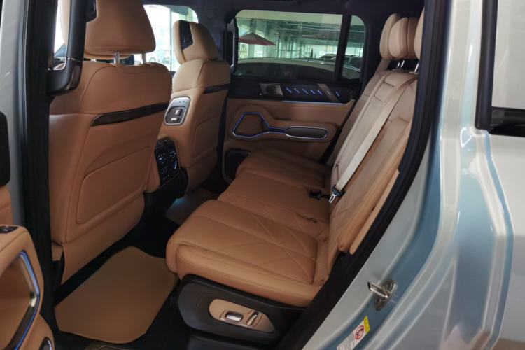 Used Formula Leopard 8 2025 Smart & Brave Flagship Edition 7 Seats
