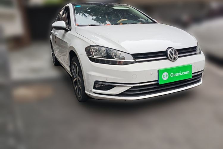 Used Volkswagen Golf 2018 230TSI Automatic Luxury Version Front Right 45 Deg