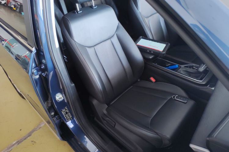 Used Wuling Jiachen 2022 1.5T CVT Smart Luxury Version Right Front Seat