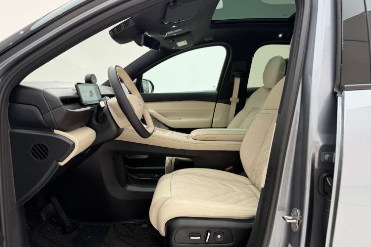 Used Nio ES6 2025 75 kWh Left Front Seat