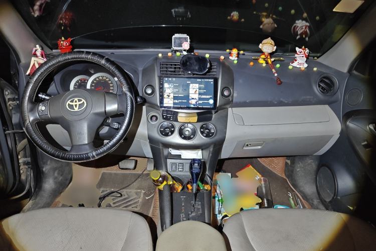 Used Toyota RAV4 2010 2.4L Automatic Deluxe Upgrade Edition Center Console