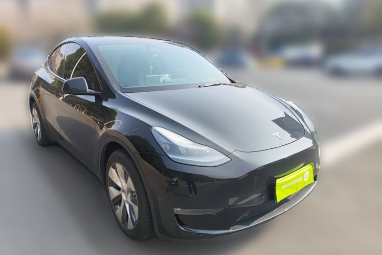 Used Tesla Model Y 2023 Long-Range All-Wheel-Drive Version Front Right 45 Deg