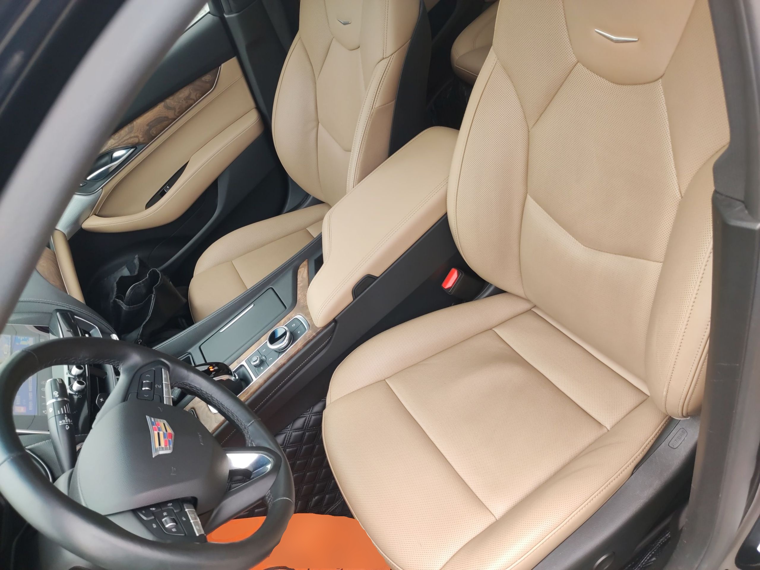 Переднее сиденье в автомобиле