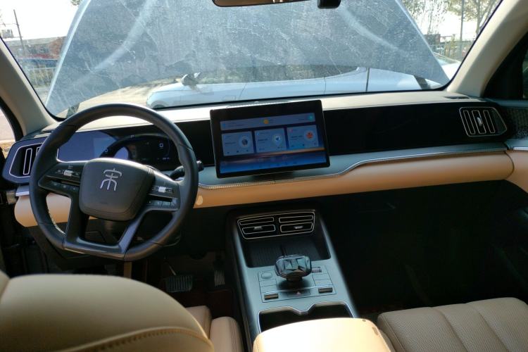 Used BYD Song Pro New Energy 2025 Second-Generation DM-i 75KM Leading Edition Center Console