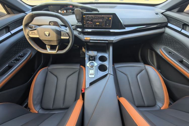 Used Changan UNI-V 2023 1.5T Smart Navigation Version
