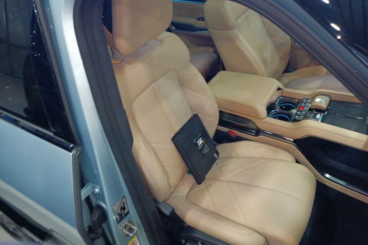 Used Formula Leopard 8 2025 Smart & Brave Flagship Edition 7 Seats Right Front Seat