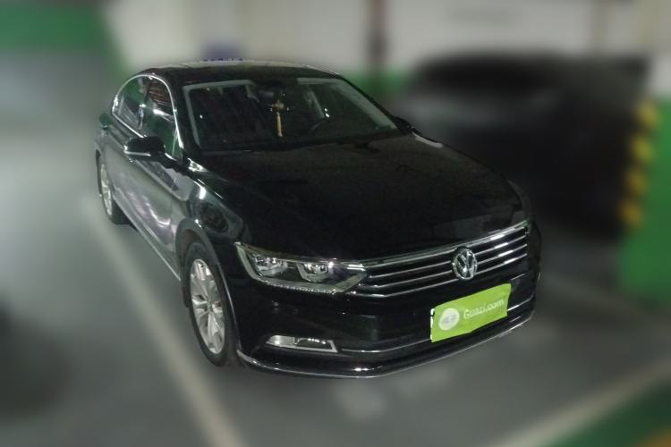 Used Volkswagen Magotan 2018 330TSI DSG Luxury Model Front Right 45 Deg