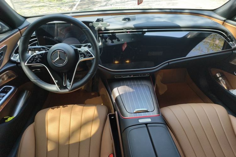 Used Mercedes-Benz E-Class 2024 Facelift E 300 L Luxury Edition Center Console