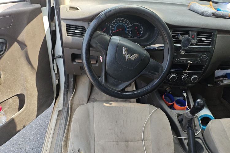 Used Wuling Rongguang V 2015 1.5L Standard Version Steering Wheel