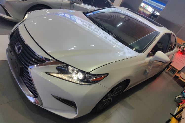 Used Lexus ES 2015 300h Comfort Edition
