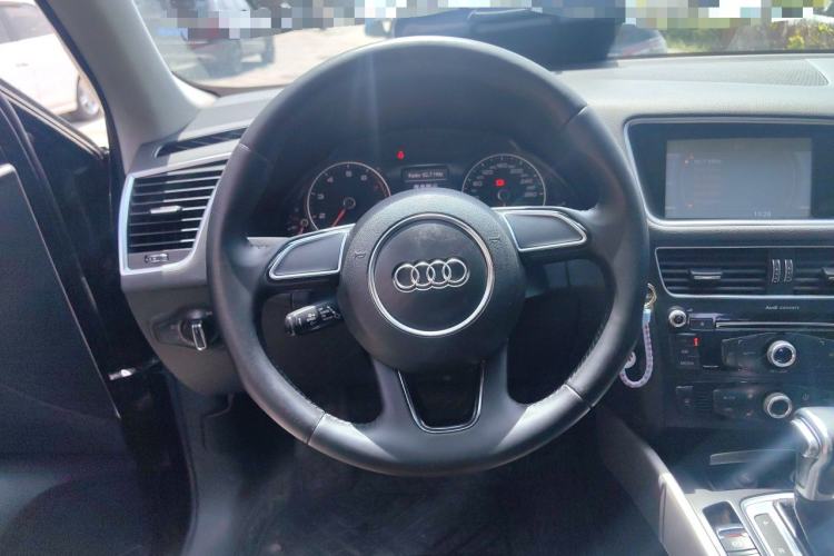 Used Audi Q5 2017 Plus 40 TFSI Ambition Model
