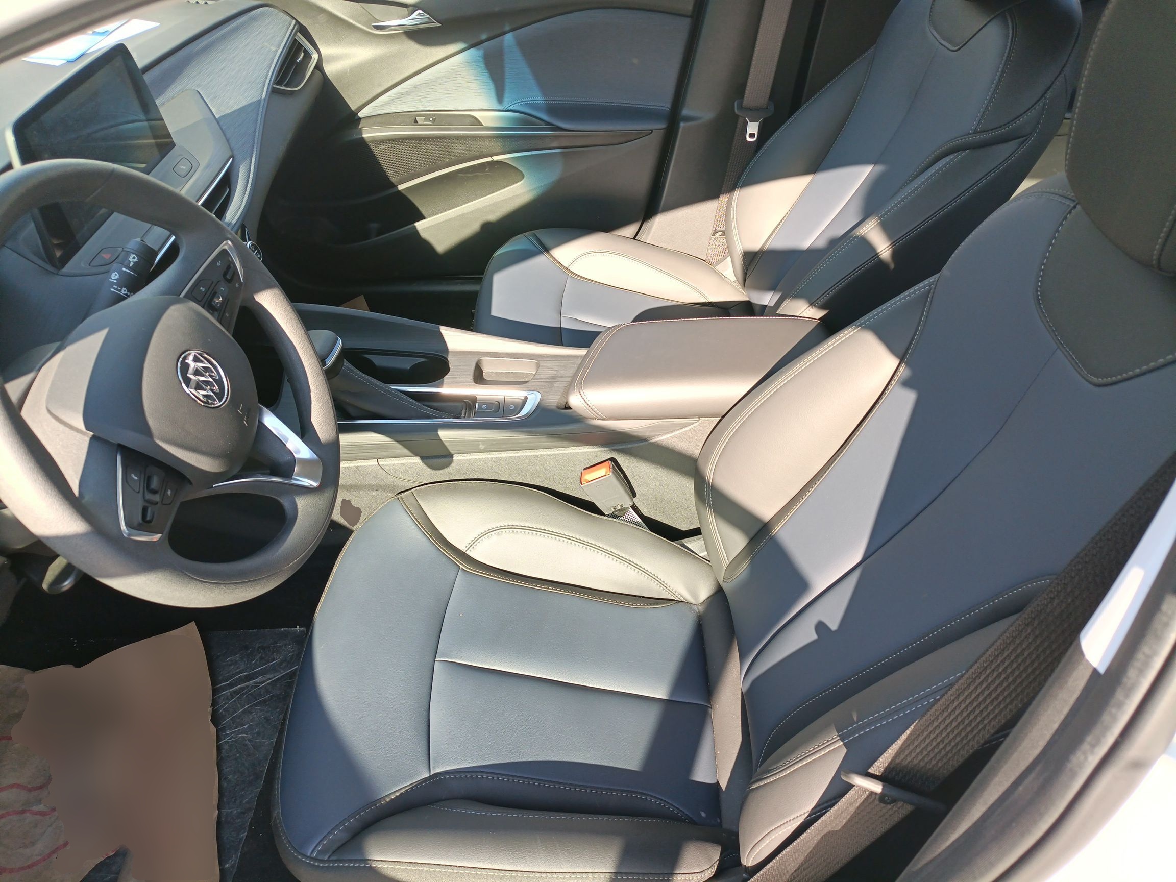 Переднее сиденье в автомобиле