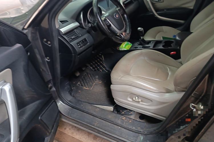 Used Bestune X80 2013 2.0L manual luxury version
