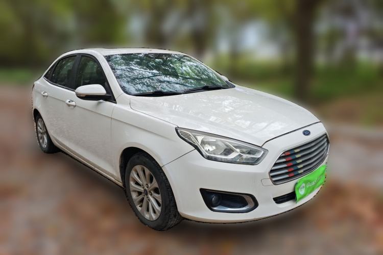 Used Ford Escort 2015 1.5L Automatic Fashion Model Front Right 45 Deg