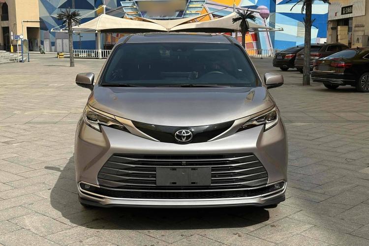 Used Toyota Sienna 2024 2.5L Hybrid Luxury Edition
