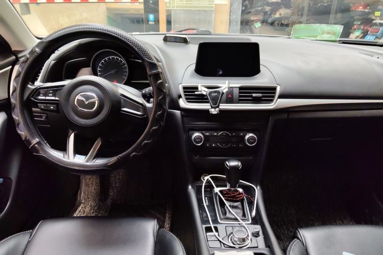 Used Mazda 3 Axela 2017 Sedan 1.5L Automatic Luxury Model China VI Standard Center Console