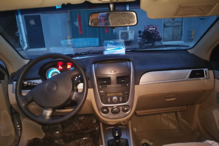 Used Buick Excelle 2011 1.6 LX-MT Center Console