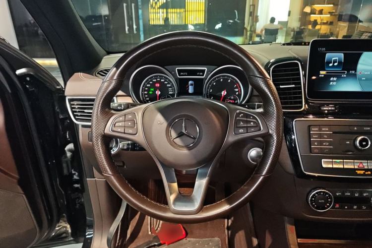Used Mercedes-Benz GLE 2017 GLE 320 4MATIC Dynamic Model Steering Wheel