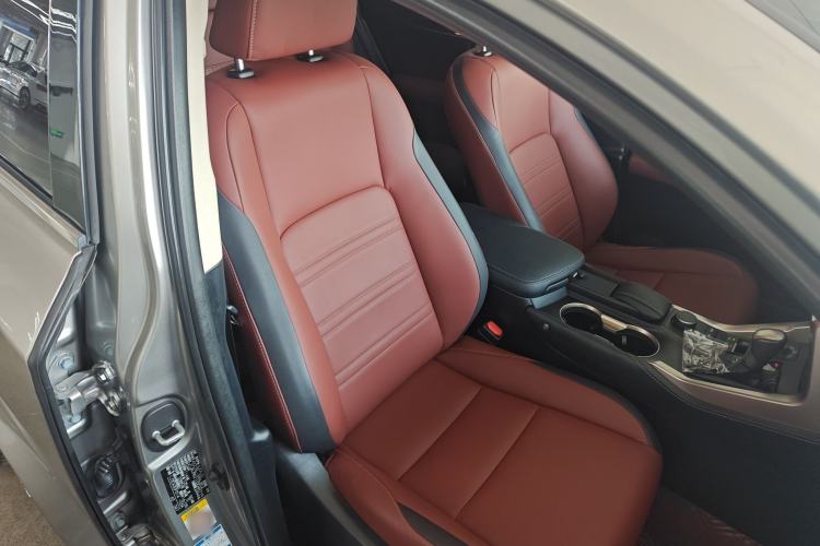 Used Lexus NX 2015 300h All-Wheel-Drive Fēngzhì Edition Right Front Seat