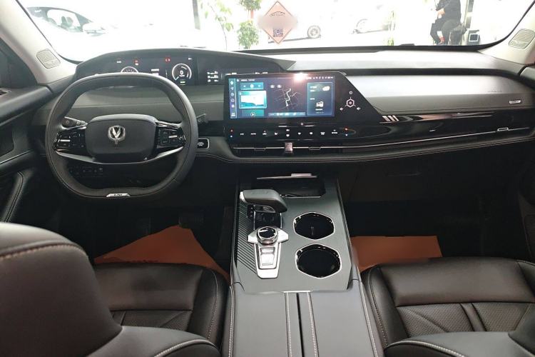 Used CHANGAN UNI-K iDD 2023 Zhidian iDD 1.5T 135km Smart & Fun Model Center Console