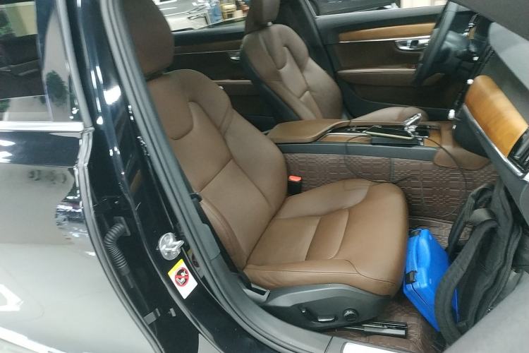 Used Volvo S90 2023 B5 Zhiyi Luxury Edition
