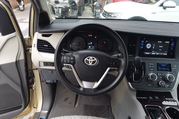 Used Toyota Sienna 2015 3.5L Automatic 7-Seater Parallel Import