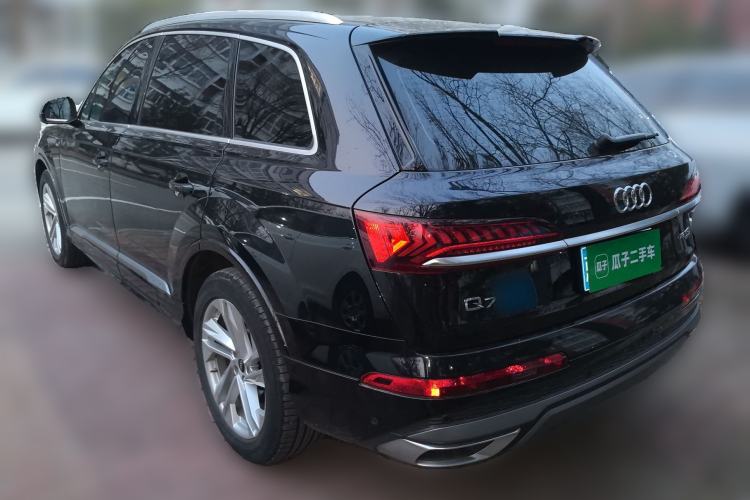 Used Audi Q7 2021 45 TFSI quattro S line Sport model
