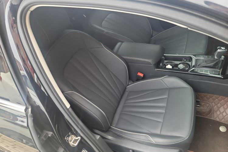 Used Volkswagen Passat 2024 330TSI Starry Elite Edition Right Front Seat