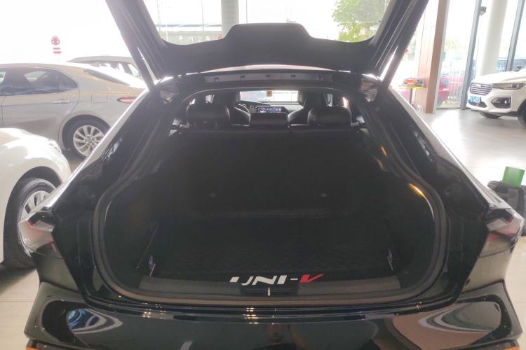 Used CHANGAN UNI-V 2022 1.5T Sport Edition Trunk