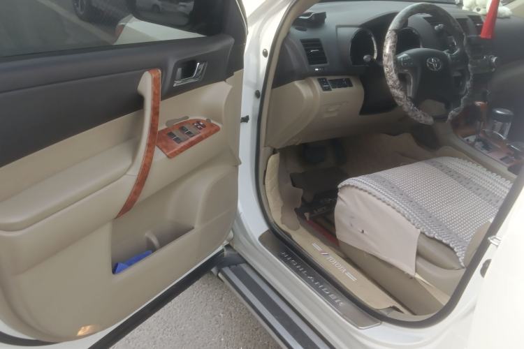 Used Toyota Highlander 2009 2.7L Two-Wheel Drive 7-Seater Luxury Edition
