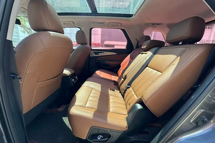 Used Changan CS95 2017 2.0T Two-Wheel Drive Zhiyuan Edition
