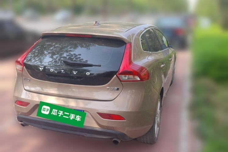 Used Volvo V40 2017 T3 Zhiya Edition Rear Right 45 Deg
