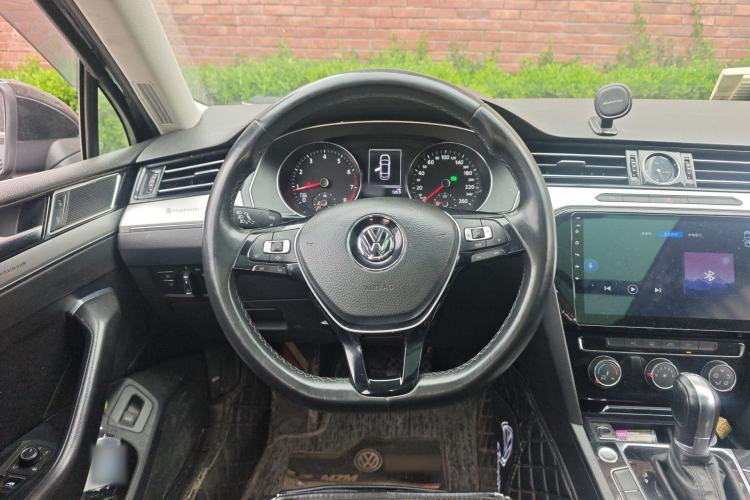 Used Volkswagen Magotan 2019 330TSI DSG Leading Model China VI Standard Steering Wheel