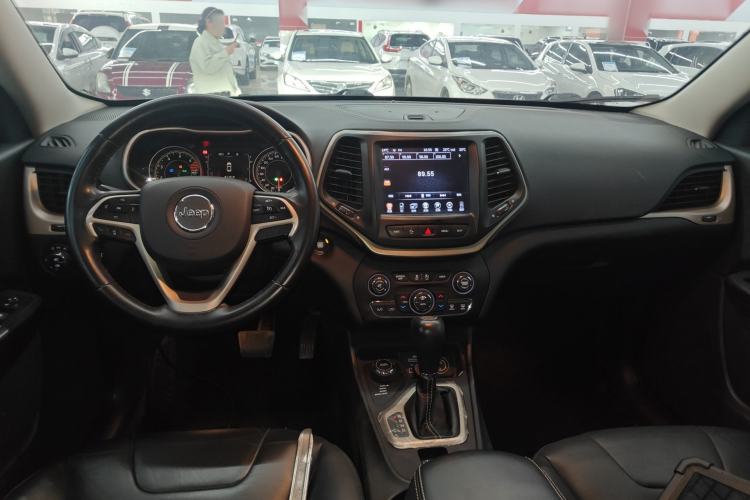 Used Jeep Cherokee 2016 2.4L Professional Edition Center Console