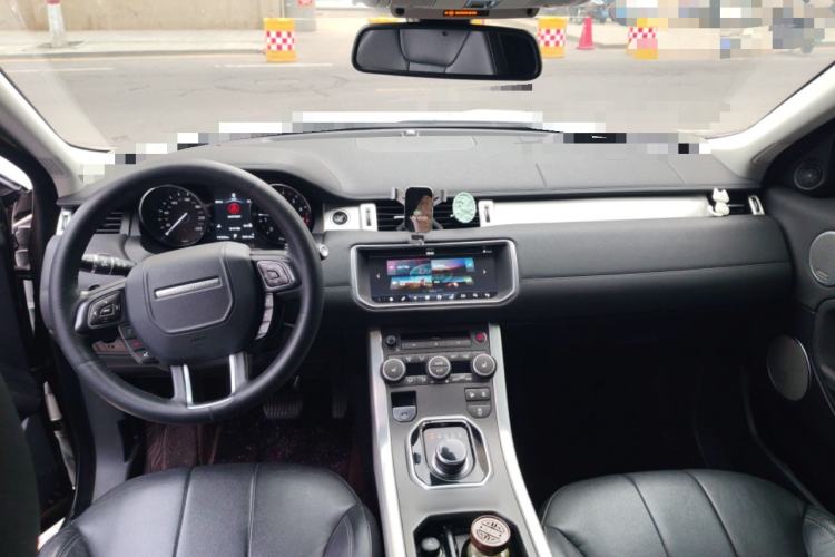 Used Land Rover Range Evoque 2018 240 PS SE Smart Brilliance Edition Center Console