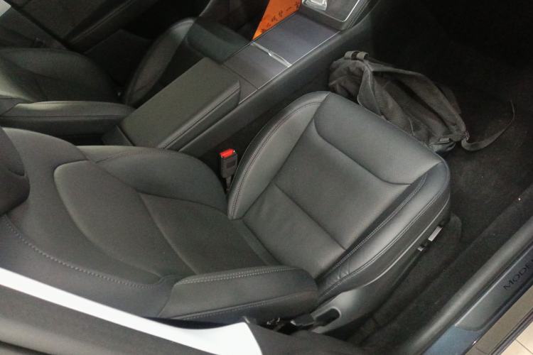 Used Tesla Model Y 2025 Long-Range All-Wheel-Drive Version
